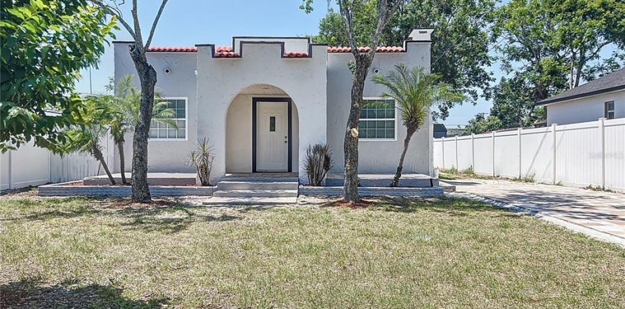 House in Lakeland, Florida 3 bedrooms, 128.21 sq.m. № 1750517