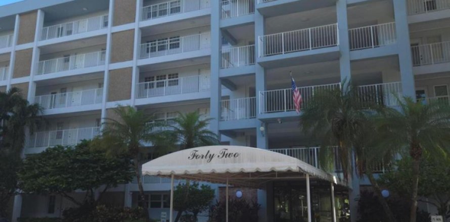 Condo à Pompano Beach, Floride, 2 chambres  № 2414231