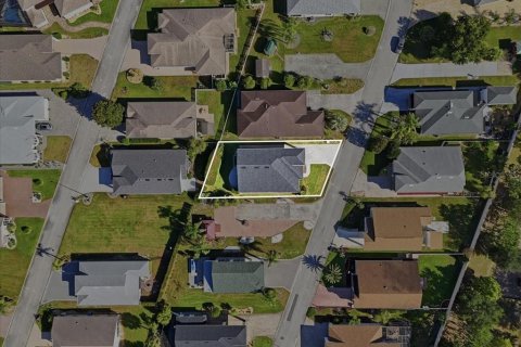 House in Polk City, Florida 2 bedrooms, 154.22 sq.m. № 2323988 - photo 12