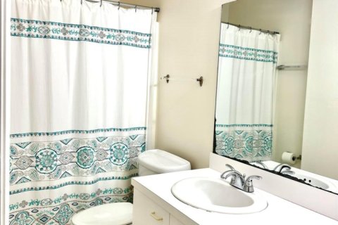 Condominio en alquiler en Fort Pierce, Florida, 2 dormitorios, 89.19 m2 № 987052 - foto 1