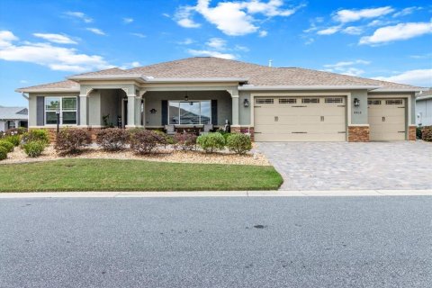 House in Ocala, Florida 2 bedrooms, 195.37 sq.m. № 1612806 - photo 1