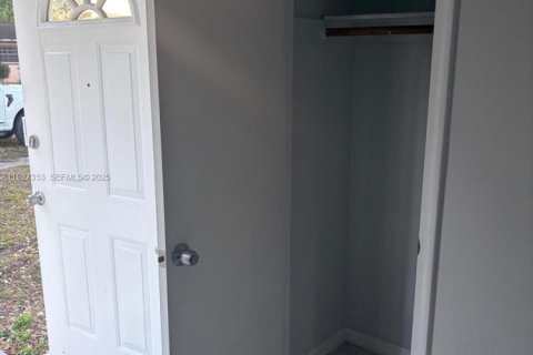 Casa en alquiler en Miami Gardens, Florida, 3 dormitorios, 104.52 m2 № 1987980 - foto 6