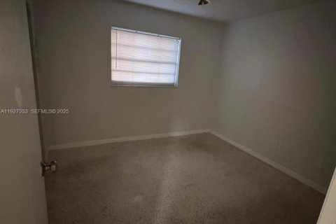 Casa en alquiler en Miami Gardens, Florida, 3 dormitorios, 104.52 m2 № 1987980 - foto 16