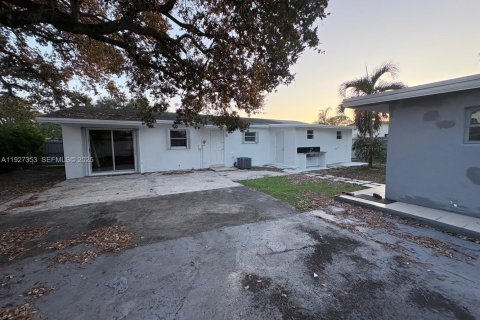 Casa en alquiler en Miami Gardens, Florida, 3 dormitorios, 104.52 m2 № 1987980 - foto 22