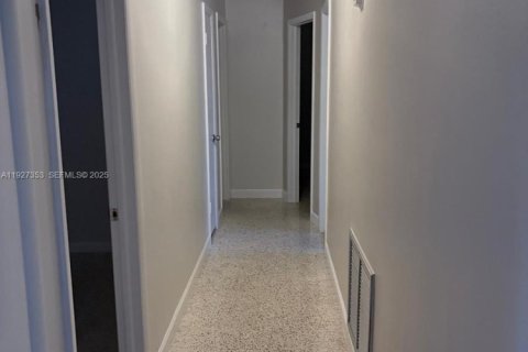 Casa en alquiler en Miami Gardens, Florida, 3 dormitorios, 104.52 m2 № 1987980 - foto 10