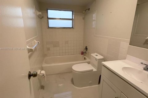 Casa en alquiler en Miami Gardens, Florida, 3 dormitorios, 104.52 m2 № 1987980 - foto 13