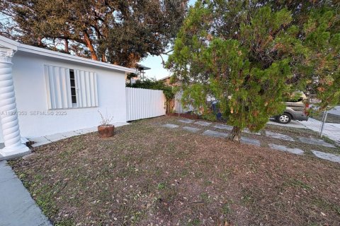 Casa en alquiler en Miami Gardens, Florida, 3 dormitorios, 104.52 m2 № 1987980 - foto 5