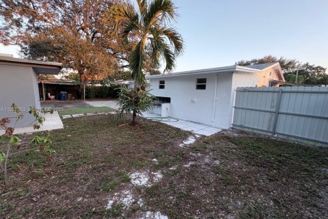 Casa en alquiler en Miami Gardens, Florida, 3 dormitorios, 104.52 m2 № 1987980 - foto 23