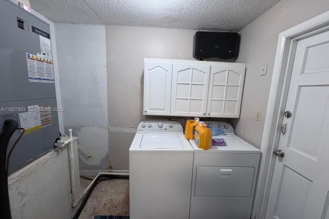 Casa en alquiler en Miami Gardens, Florida, 3 dormitorios, 104.52 m2 № 1987980 - foto 9