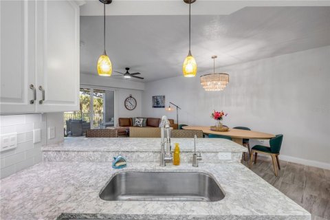Condo in New Smyrna Beach, Florida, 2 bedrooms  № 1843614 - photo 17