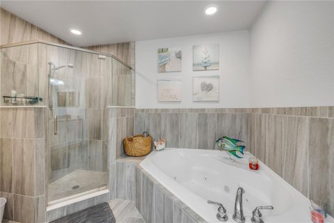 Condo in New Smyrna Beach, Florida, 2 bedrooms  № 1843614 - photo 23