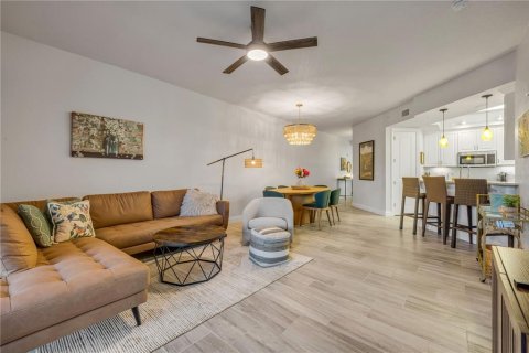 Condo in New Smyrna Beach, Florida, 2 bedrooms  № 1843614 - photo 8