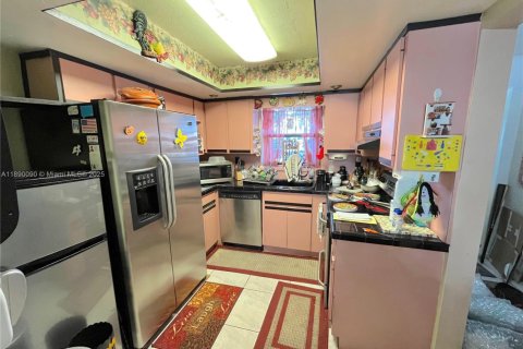 Villa ou maison à vendre à Hialeah, Floride: 2 chambres, 120.03 m2 № 1939084 - photo 8