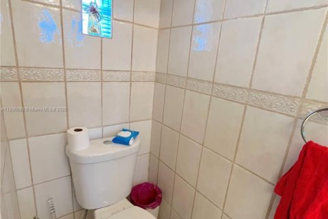 Villa ou maison à vendre à Hialeah, Floride: 2 chambres, 120.03 m2 № 1939084 - photo 5