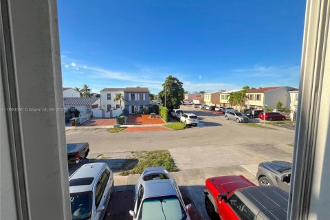 Villa ou maison à vendre à Hialeah, Floride: 2 chambres, 120.03 m2 № 1939084 - photo 25