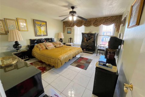 Villa ou maison à vendre à Hialeah, Floride: 2 chambres, 120.03 m2 № 1939084 - photo 23