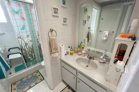 Villa ou maison à vendre à Hialeah, Floride: 2 chambres, 120.03 m2 № 1939084 - photo 19