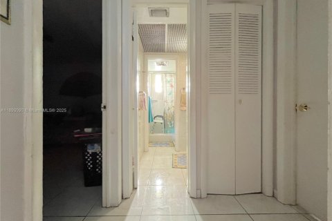 Villa ou maison à vendre à Hialeah, Floride: 2 chambres, 120.03 m2 № 1939084 - photo 16