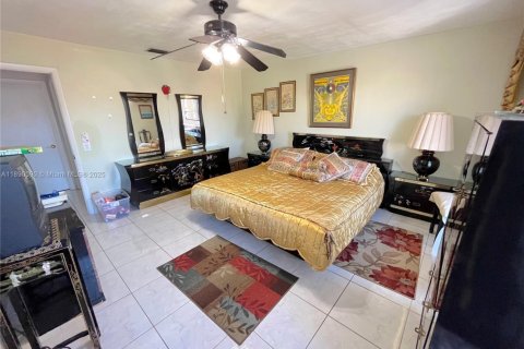 Villa ou maison à vendre à Hialeah, Floride: 2 chambres, 120.03 m2 № 1939084 - photo 24