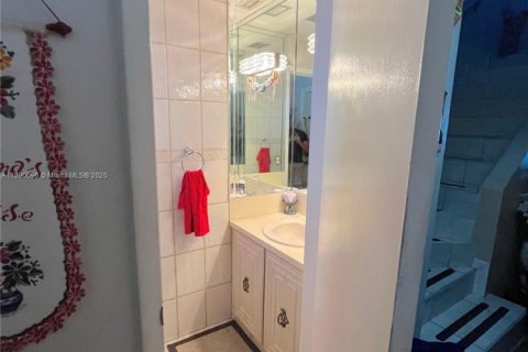 Villa ou maison à vendre à Hialeah, Floride: 2 chambres, 120.03 m2 № 1939084 - photo 4