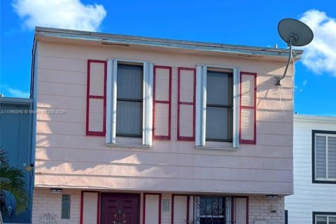 Villa ou maison à vendre à Hialeah, Floride: 2 chambres, 120.03 m2 № 1939084 - photo 1