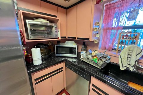 Villa ou maison à vendre à Hialeah, Floride: 2 chambres, 120.03 m2 № 1939084 - photo 9