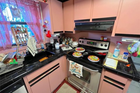 Villa ou maison à vendre à Hialeah, Floride: 2 chambres, 120.03 m2 № 1939084 - photo 10