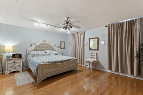 House in Polk City, Florida 1 bedroom, 109.62 sq.m. № 2135094 - photo 12