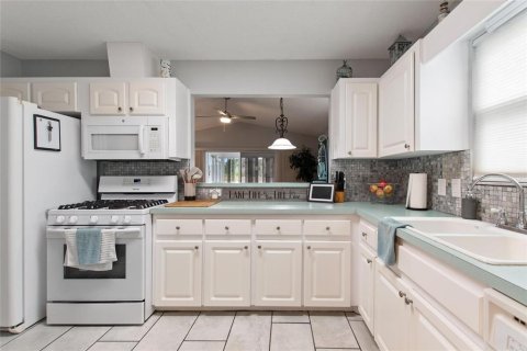 House in Polk City, Florida 1 bedroom, 109.62 sq.m. № 2135094 - photo 8