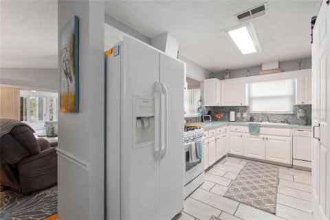 House in Polk City, Florida 1 bedroom, 109.62 sq.m. № 2135094 - photo 7