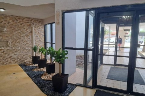 Condominio en alquiler en North Miami Beach, Florida, 1 dormitorio, 73.39 m2 № 2177867 - foto 18