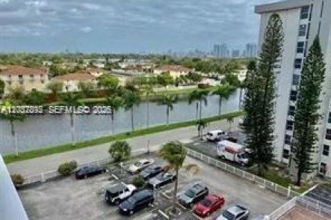 Condominio en alquiler en North Miami Beach, Florida, 1 dormitorio, 73.39 m2 № 2177867 - foto 21
