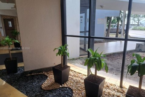 Condominio en alquiler en North Miami Beach, Florida, 1 dormitorio, 73.39 m2 № 2177867 - foto 19