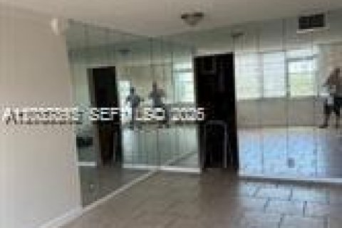 Condominio en alquiler en North Miami Beach, Florida, 1 dormitorio, 73.39 m2 № 2177867 - foto 5