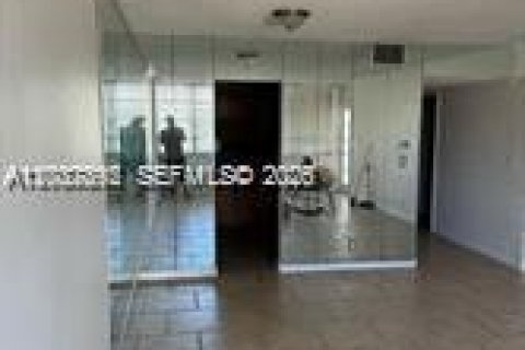 Condominio en alquiler en North Miami Beach, Florida, 1 dormitorio, 73.39 m2 № 2177867 - foto 6