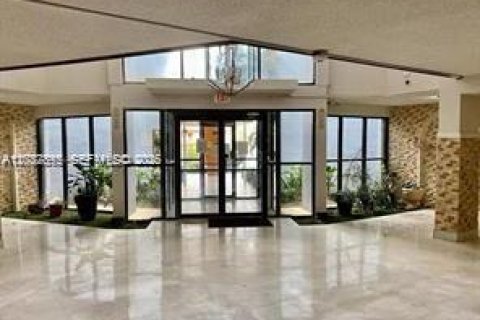 Condominio en alquiler en North Miami Beach, Florida, 1 dormitorio, 73.39 m2 № 2177867 - foto 3