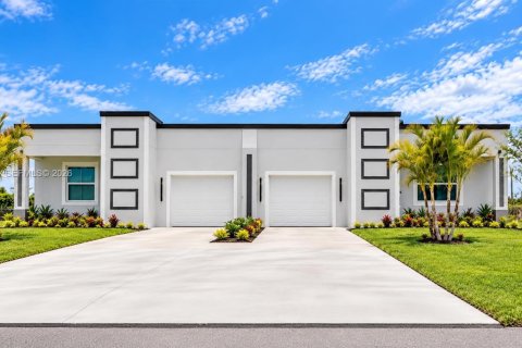 Immobilier commercial à Lehigh Acres, Floride № 2434326