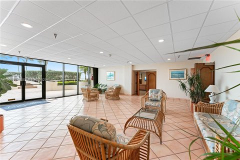 Copropriété à vendre à Miami Beach, Floride: 2 chambres, 130.99 m2 № 1990058 - photo 10