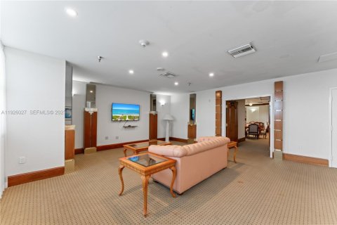 Copropriété à vendre à Miami Beach, Floride: 2 chambres, 130.99 m2 № 1990058 - photo 21