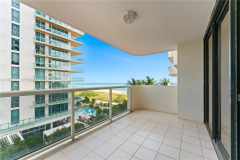 Copropriété à vendre à Miami Beach, Floride: 2 chambres, 130.99 m2 № 1990058 - photo 4