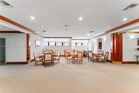 Copropriété à vendre à Miami Beach, Floride: 2 chambres, 130.99 m2 № 1990058 - photo 19