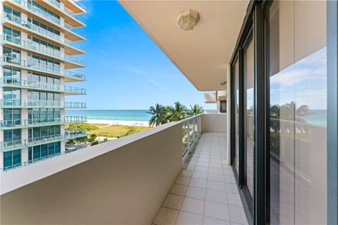 Copropriété à vendre à Miami Beach, Floride: 2 chambres, 130.99 m2 № 1990058 - photo 2