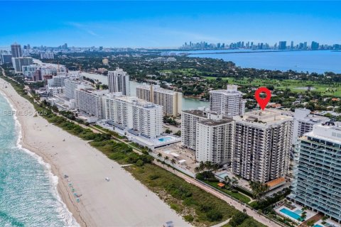 Copropriété à vendre à Miami Beach, Floride: 2 chambres, 130.99 m2 № 1990058 - photo 6