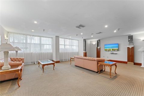 Copropriété à vendre à Miami Beach, Floride: 2 chambres, 130.99 m2 № 1990058 - photo 24