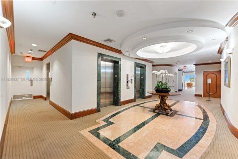 Copropriété à vendre à Miami Beach, Floride: 2 chambres, 130.99 m2 № 1990058 - photo 25