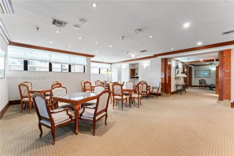 Copropriété à vendre à Miami Beach, Floride: 2 chambres, 130.99 m2 № 1990058 - photo 22