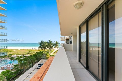 Copropriété à vendre à Miami Beach, Floride: 2 chambres, 130.99 m2 № 1990058 - photo 3