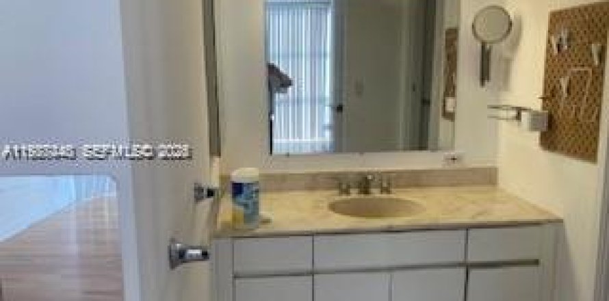 Condo in Sunny Isles Beach, Florida, 2 bedrooms  № 2047810