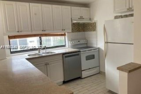 Condo in Sunny Isles Beach, Florida, 2 bedrooms  № 2047810 - photo 4