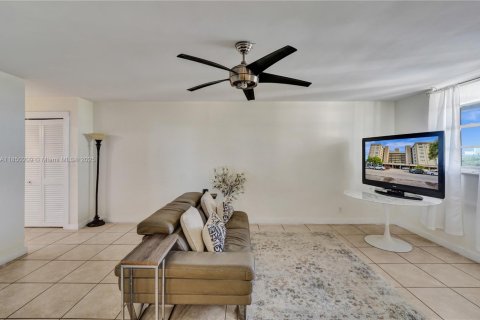 Condominio en venta en Hollywood, Florida, 1 dormitorio, 78.97 m2 № 1854929 - foto 5